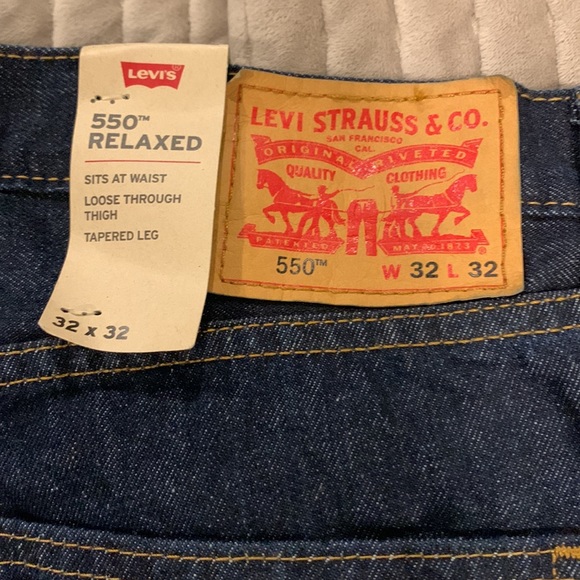 Mens Levi’s 550 Relaxed Fit Jeans - Picture 2 of 3